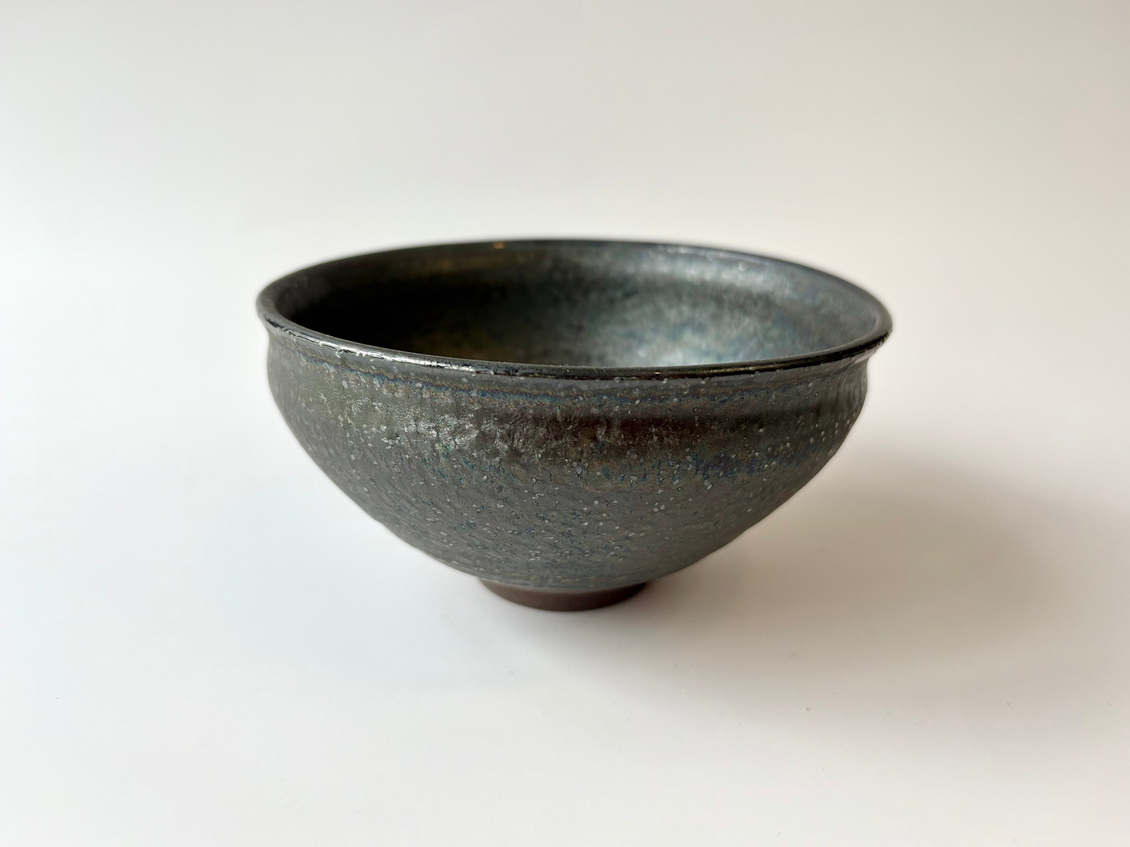 IRON CRISTAL Matcha Bowl | 鉄結晶塗分京型抹茶碗