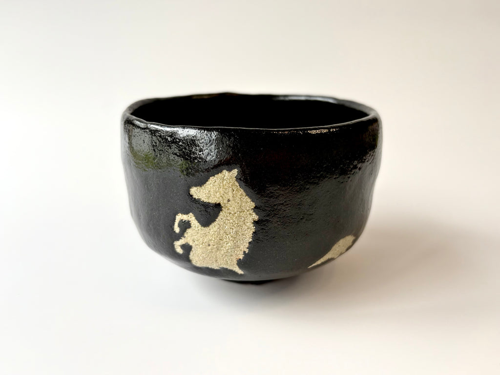 KURO RAKU Chawan | 跳馬 楽茶碗 - by Shouraku Kiln